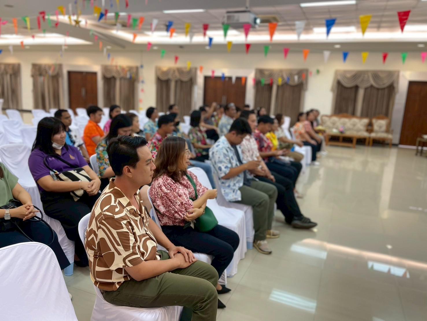 103. วันที่ 26 เมษายน 2568 สาขาการบริหารการศึกษา ได้จัดกิจกรรมรดน้ำดำหัวคณาจารย์ระดับบัณฑิตศึกษา ประจำสาขาการบริหารการศึกษา ณ ห้องประชุมครุร่มสัก 1 ชั้น 3 อาคารคณะครุศาสตร์
